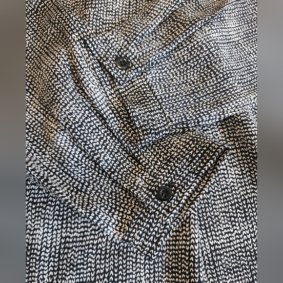 Worn Once-Luxurious Black & Cream Blouse!!💋❣️ - Picture 6 of 10